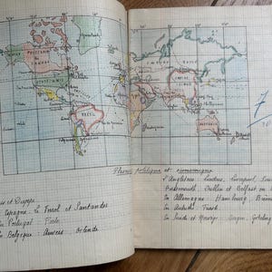 NUOVO STOCK Incredibile libro di geografia francese degli anni '30 scritto a mano, in brossura, per l'università, vecchio effimero di carta