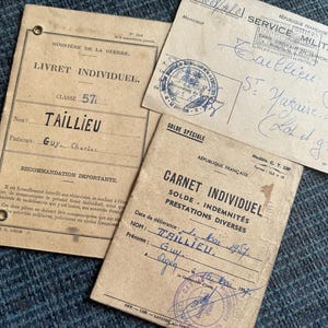 NIEUWE VOORRAAD Interessante verzameling originele Franse persoonlijke documenten uit de jaren 1950 Livret Famille / militair boek / oude papieren rijbewijs