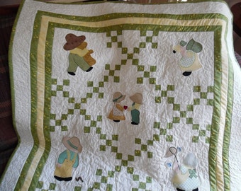 Sun Bonnet Sue and Overall Bill in Green and Yellow Quilt