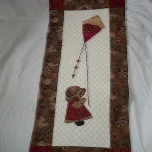 Valentine Sun Bonnet Sue flying a Kite