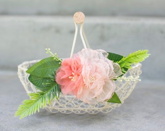 Panier tropical de demoiselle : décoration de mariage ivoire