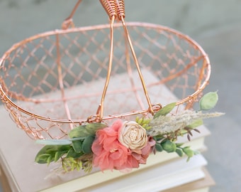 Panier de demoiselle d'honneur Desert Bloom : décoration de mariage en or rose