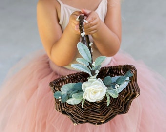 Panier Flower Girl | Panier de mariage en saule | Panier Flower Girl | Petit panier de fille d'honneur | Panier cadeau avec verdure | Panier décoré