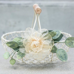 Panier bohème fille d'honneur | Petit cadeau de fille d'honneur | Panier métallique léger et aéré | Panier de décoration de mariage | Petit panier ivoire avec fleur dorée