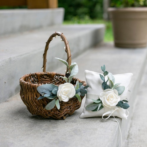 Ensemble panier et coussin pour fille d'honneur | Panier de mariage en saule | parure de fille d'honneur | Fille d'honneur bohème | Panier à motif pétales et coussin pour alliances