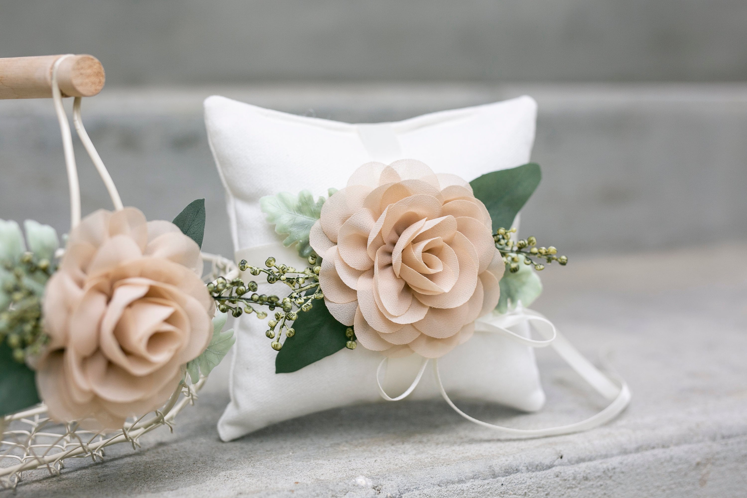 Does The Groom Have To Wear A Boutonniere?