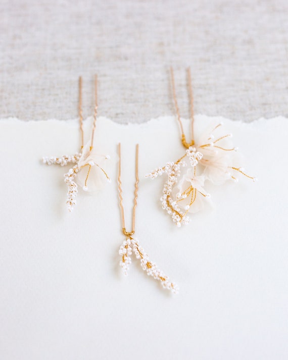 Dainty Seed Pearl Floral Hair Pins, Boho Bridal Gold Hair Pin Set, Blush Pink Organza Flower Hair Accessory, Delicate Bridal Hair Jewelry