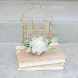 Champagne goud metallic bloemenmeisjesmand | Gouden bruiloft- of cadeaumand | Modern ingerichte mand bloemenmeisjes | Gouden glamour bruiloftsdecor