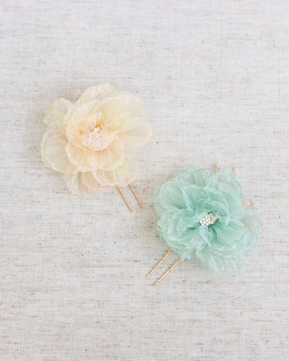 Flower Hair Pins, Crystal Flower Hairpin, Gold Hairpin, Whimsical Bridal Hair, Wedding Flower Pin, Wedding Hair Accessory, Flower Girl Hair