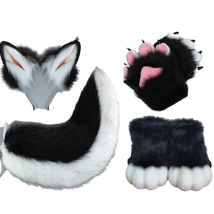 Könnte beinhalten: Ein Set von Cosplay-Zubehör aus schwarzem und weißem Kunstfell. Das Set beinhaltet Ohren, einen Schwanz, Pfotenhandschuhe mit rosa Ballen und Fußabdeckungen, die Tiermerkmale nachahmen.