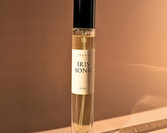 Iris Song · Perfume de lirio y jazmín