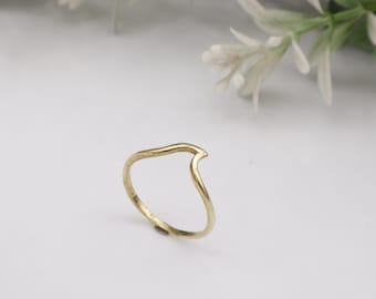 Anillo de olas dorado, anillo minimalista apilable, joyería delicada inspirada en el océano, anillo de oro ajustable para mujer, regalo para amantes de la playa.