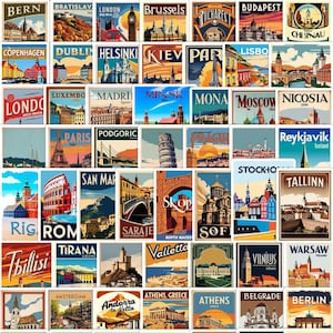 Könnte beinhalten: Eine Sammlung rechteckiger Aufkleber mit Reiseillustrationen im Vintage-Stil verschiedener europäischer Städte wie London, Paris, Rom, Berlin und Athen, wobei der Stadtname in fetter Typografie neben ikonischen Wahrzeichen dargestellt ist.