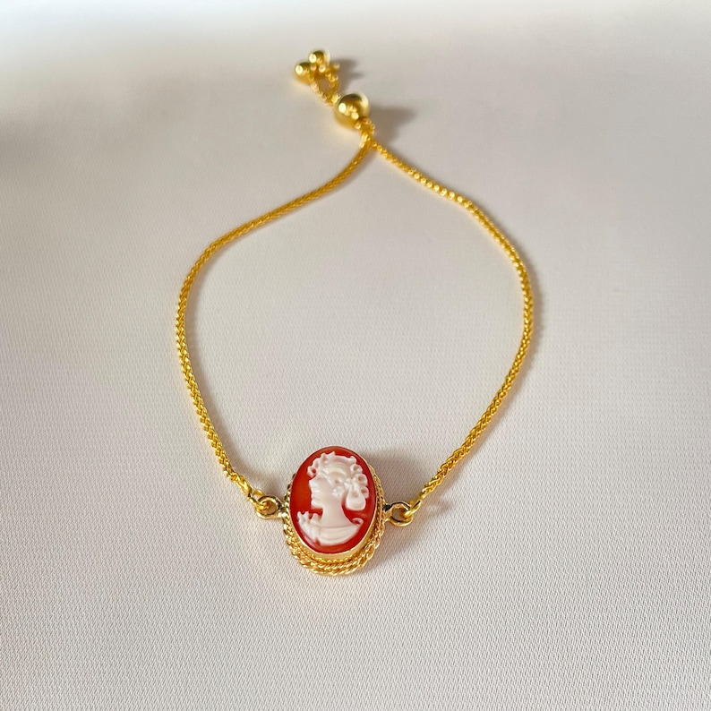 Handmade classic Italian Cameo Bracelet, Minimalist Shell Cameo Jewelry image 3
