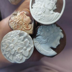 Handmade classic Italian Cameo Bracelet, Minimalist Shell Cameo Jewelry image 11