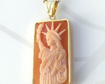 Statue of Liberty Cameo Necklace, NYC skyline pendant, handmade cameo gift for her, New York City lover gift, hand carved sea shell cameo