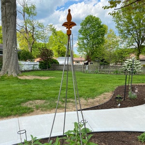 Fleur de lis garden stake