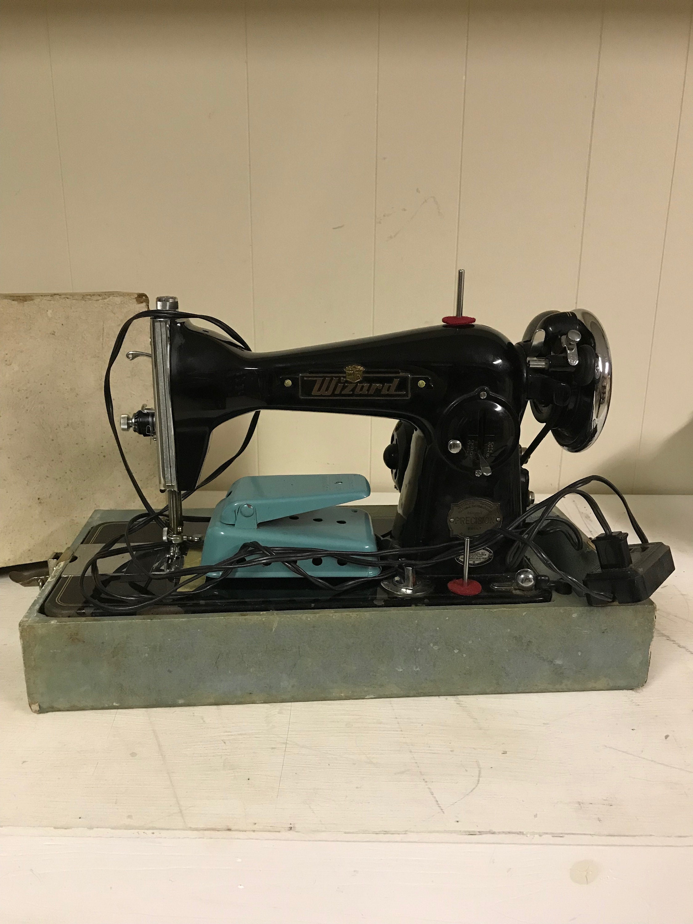 Crutello Sewing Machine Case - Universal Sewing Machine Carrying