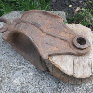 Antike runde Gusseisen Holz Riemenscheibe