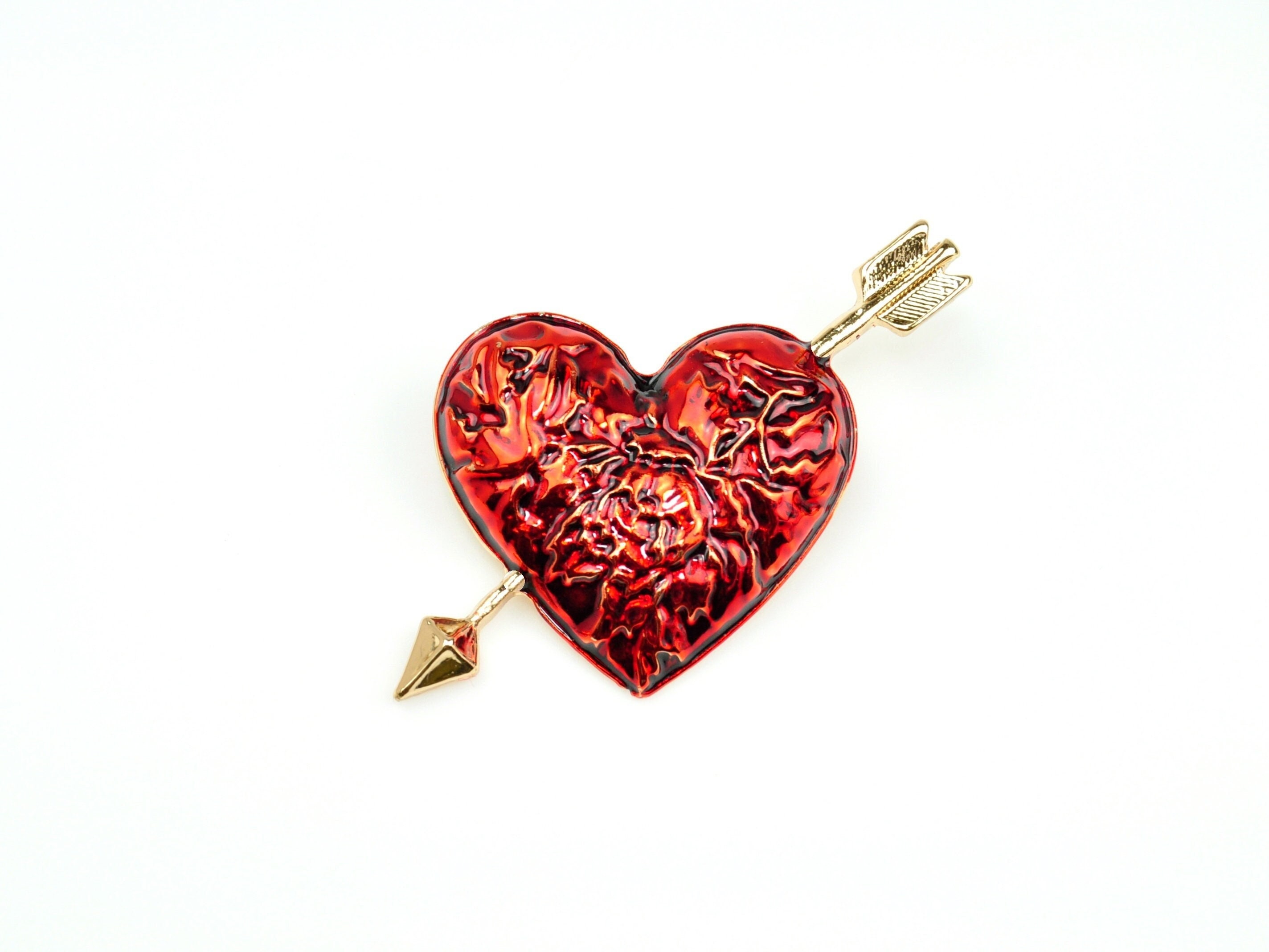 Red outlet heart brooch