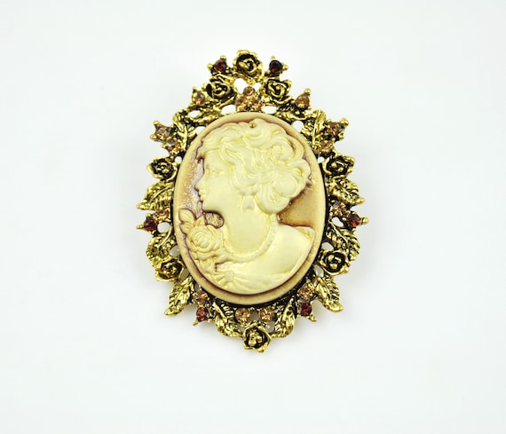SMALL CAMEOS Victorian Style Faces Gold Craft Buttons Antique Vintage Tiny Lady
