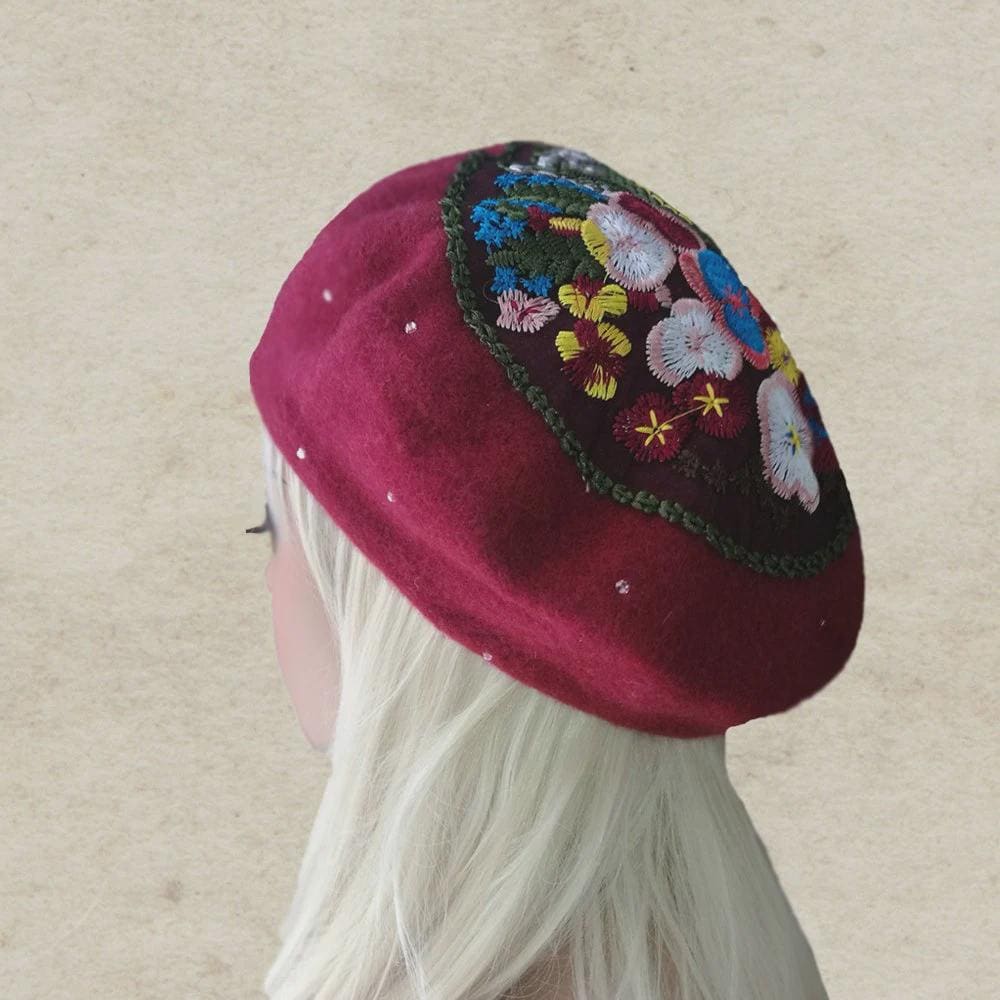 Burgundy Wool Felt Beret With Floral Embroidery – Romantic  display picture 2