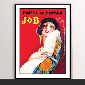 Könnte beinhalten: Vintage-Kunstdruck mit dem Text "PAPEL DE FUMAR" und "JOB". Es zeigt eine Frau mit dunklem Haar und rotem Lippenstift, die eine Zigarette hält. Der Hintergrund ist rot, und die Frau trägt ein farbenfrohes Kleid und einen weißen Schal.