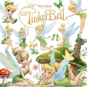 Op de afbeelding: Een verzameling illustraties van Tinker Bell met het personage in verschillende houdingen met blond haar, blauwe ogen en groene jurken. De afbeelding bevat een groot gouden Tinker Bell logo, een paddenstoelhuis, vlinders en bloemen.