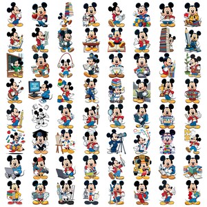 Op de afbeelding: Een verzameling illustraties van Mickey Mouse-personages in verschillende poses en outfits. Mickey wordt afgebeeld met boeken, potloden en andere schoolgerelateerde items, evenals in verschillende beroepen. De illustraties zijn kleurrijk en gedetailleerd.
