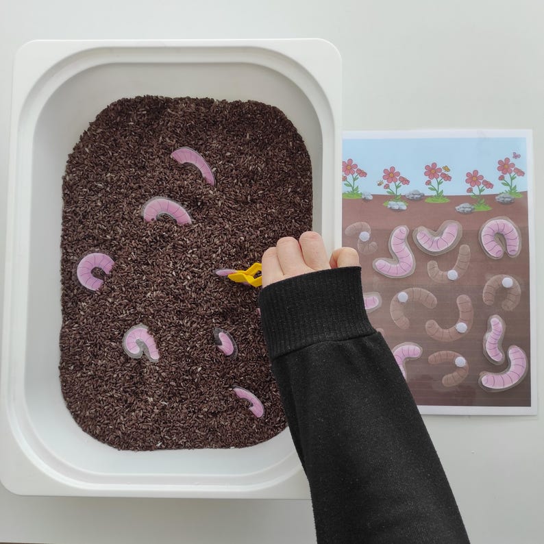Printable Worm Sensory Bin Activity for Toddlers | Preschool Fine Motor ...
