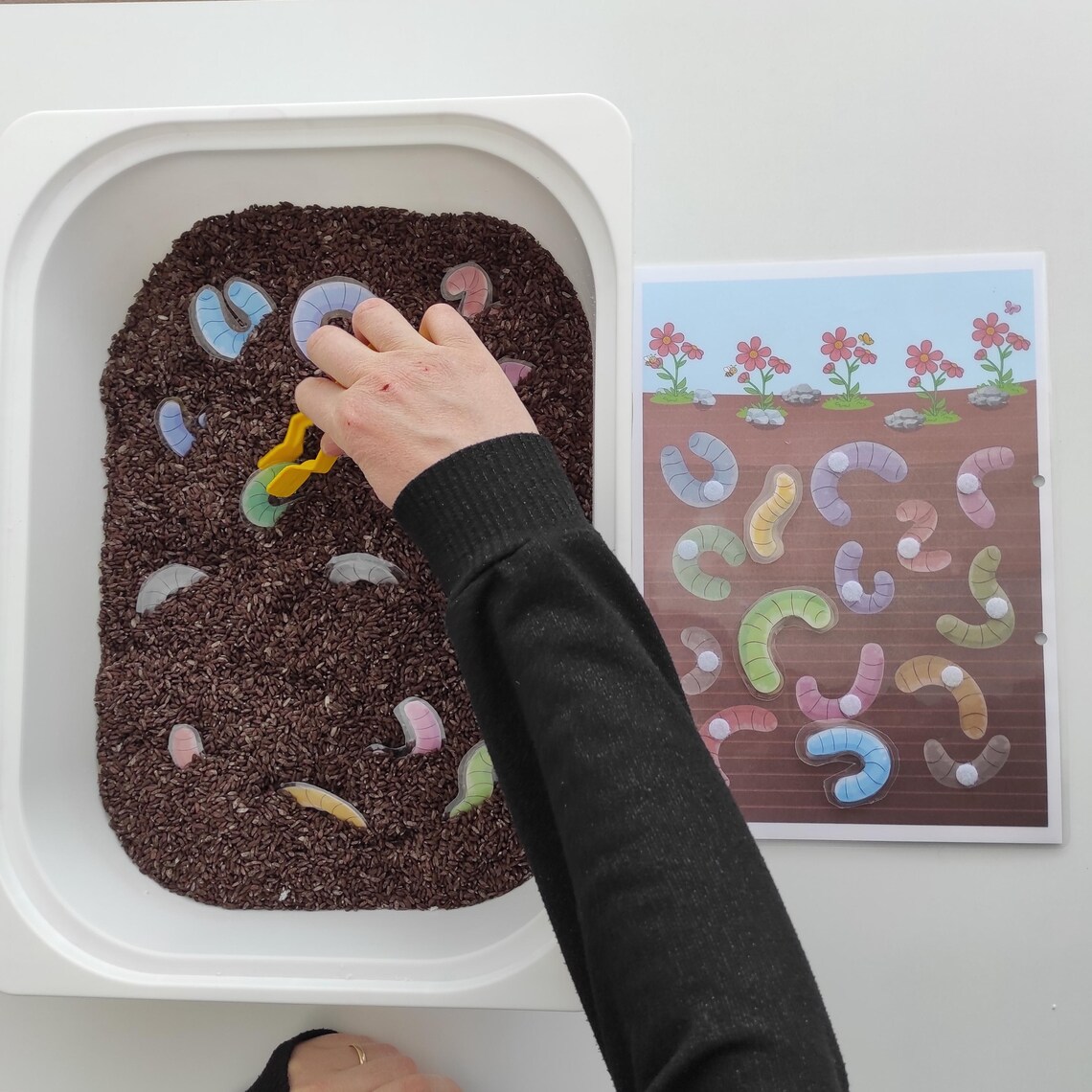 Printable Worm Sensory Bin Activity for Toddlers | Preschool Fine Motor ...