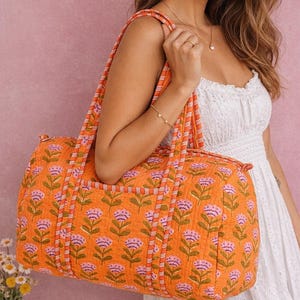 Gesteppte Wochenendtasche, Reisetasche aus Baumwolle mit Blumenmuster, Boho-Sporttasche