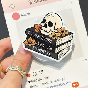 I Buy Books Like I'm Immortal MagSafe-telefoongreep, schattige magnetische telefoonhouder voor geest, telefoonstandaard Skull & Stack, grappig leesgrage cadeau voor lezer