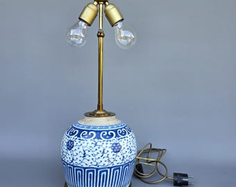 19世紀中国製 伊万里焼 蓋付き花瓶：コバルトブルーと赤錆色の花模様