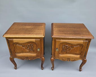 French 20th century pair of bedside tables / nightstands cabinets, Louis XV style ++