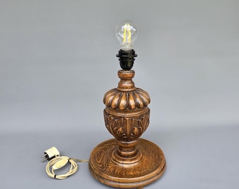 Ornate carved wooden barley twist table lamp ++