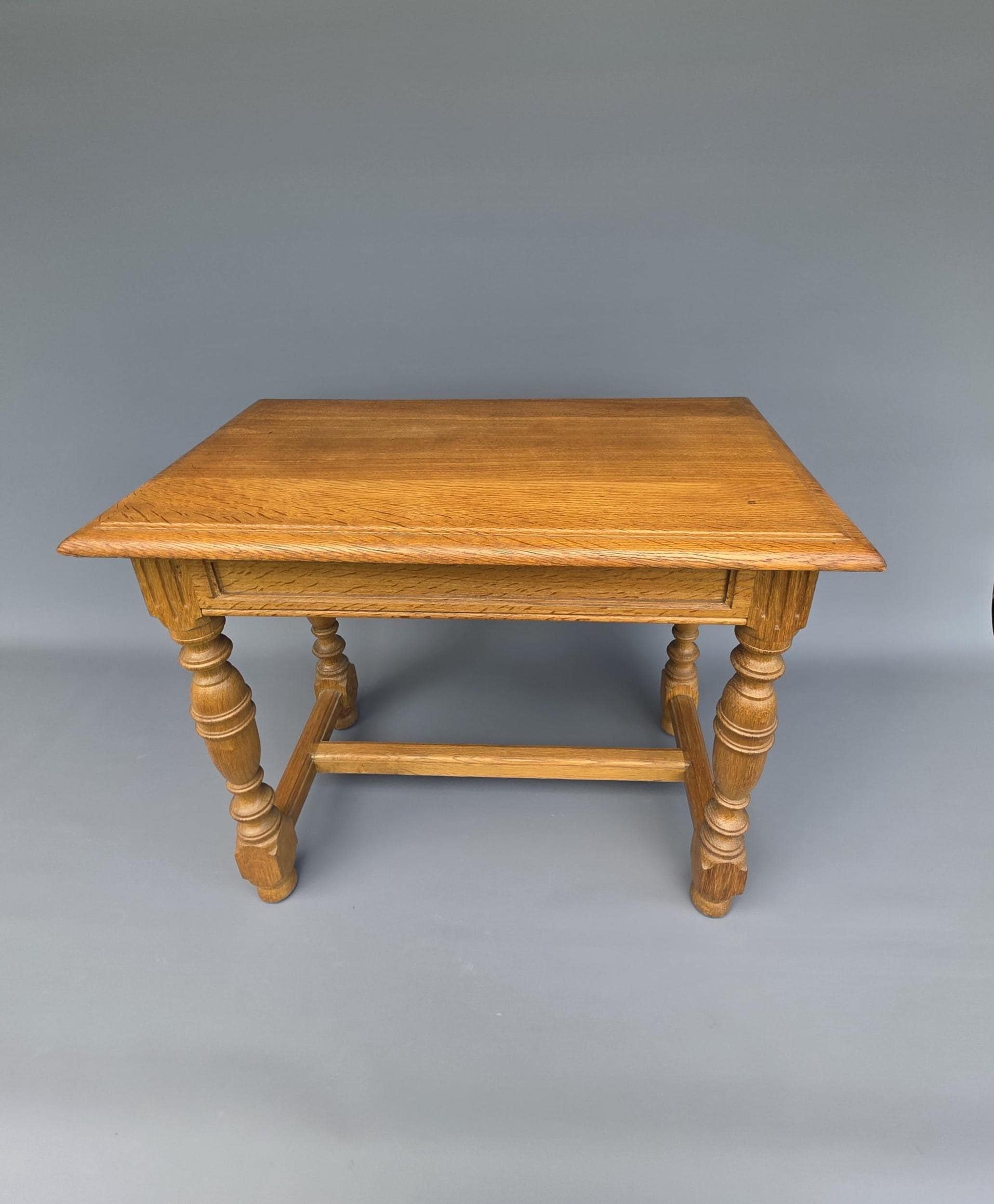Elegant French Provincial Oak Small Coffee Table / Plant Stand ++