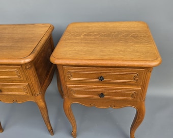 Fabulous pair of French carved oak bedside chest of drawers / tables, circa 1950 ++