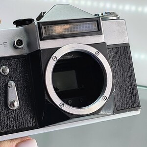 Cámara de película vintage Zenit-E de 35 mm, M42, estuche de cuero.