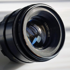 BELOMO社製の伝説的なソビエトHelios 44-2 f2/58mmレンズ（M42マウント）