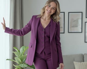 Traje pantalón de mujer color morado ciruela - 3 piezas: chaleco, blazer y pantalón