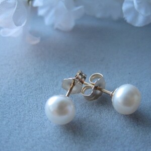 Small Pearl Stud Earrings, Freshwater Cultured Cream Pearl, 14K gold filled, Gift for Bridesmaids, Wedding jewelry image 2