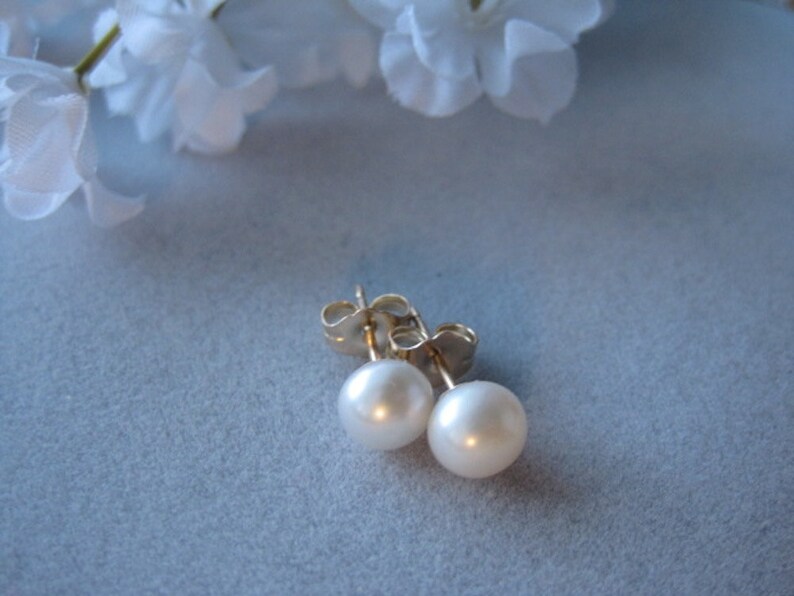 Small Pearl Stud Earrings, Freshwater Cultured Cream Pearl, 14K gold filled, Gift for Bridesmaids, Wedding jewelry image 1