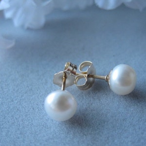 Small Pearl Stud Earrings, Freshwater Cultured Cream Pearl, 14K gold filled, Gift for Bridesmaids, Wedding jewelry image 3