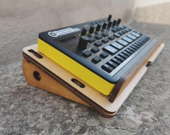OPUS-P6: houten kist + standaard voor de Roland P-6 Creative Sampler