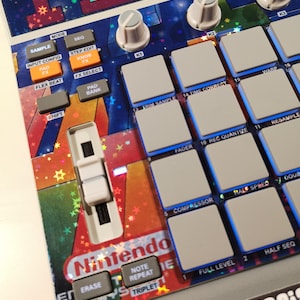 TETRIS NES, Edizione Olografica Speciale / Skin Semirigida per Akai MPC Sample e accessori di LofiAndy