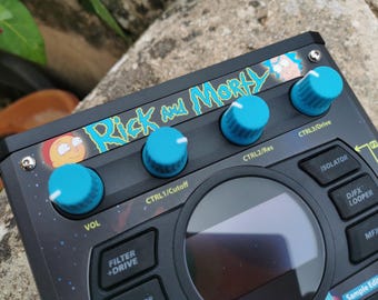 Aangepaste Rick & Morty-skin voor de Roland SP-404 MK2-sampler