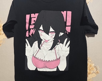 Camiseta negra con estampado de chica anime, talla M