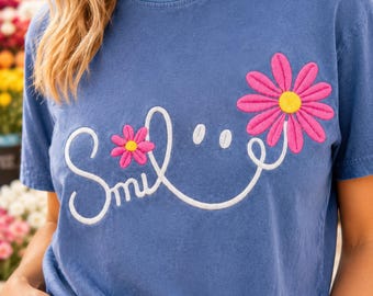 Smiley face png-bundel, retro shirt met smiley face png, trendy smiley face-graphics, nepborduurwerk sublimatieontwerp