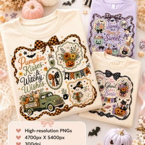 Op de afbeelding: Drie sweaters met ronde hals en Halloween-thema prints. Een crèmekleurig shirt toont 'Pumpkin Kisses & Witchy Wishes', een lavendelkleurig shirt draagt de tekst 'Spooky but Make It Sweet' en een crèmekleurig shirt toont 'Too Ghoul for Basic'.